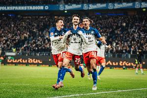 阿森納租將維埃拉第94分鐘讀秒絕殺，助十人漢堡2-1斯圖加特