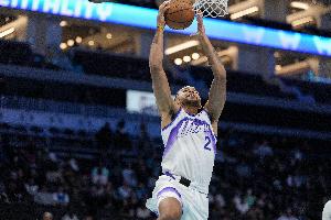 止頹！李凱爾空切雙手扣籃打破爵士6分鐘得分荒 此前被火箭轟19-0