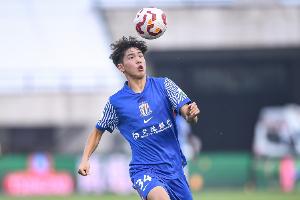 記者：馳援申花U21隊的劉誠宇、楊皓宇已歸隊，備戰(zhàn)亞冠精英聯(lián)賽