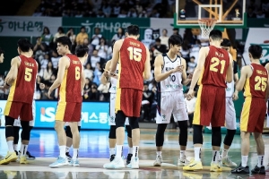 楊毅：我從業(yè)至今男籃輸給過韓國但沒輸這么慘過 這比賽就不正常