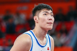 高中鋒！馬鑫鑫替補(bǔ)9分鐘 6中4&罰球5中4拿到12分6板