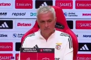 穆帥：三連勝是個(gè)好勢(shì)頭，被比作法拉利？我現(xiàn)在開本菲卡給的寶馬