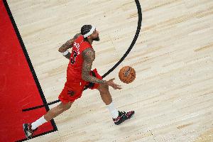 手感不是很好！英格拉姆戰(zhàn)舊主 上半場(chǎng)12中4&三分4中0拿到10分5助