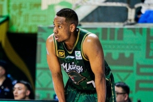 毫無狀態(tài)！祝銘震半場4中0&三分3中0得0分 僅有1板2助&有3次犯規(guī)