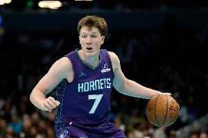 攻防碾壓！黃蜂末節(jié)轟出21-7進攻高潮 領(lǐng)先猛龍20分以上