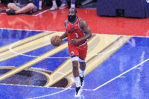 得分榜前十唯三后衛(wèi)！哈登：喬丹科比都像在飛 而我只能地面作戰(zhàn)