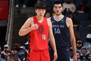 隊記：搶籃板時楊瀚森被埃迪推來推去 他需要提升力量&護(hù)框&籃板