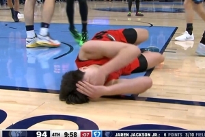 拓記：不認為楊瀚森被打臉是個犯規(guī) 倒地后裁判也沒有義務(wù)叫停