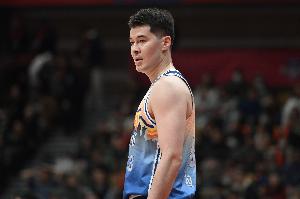 沒怎么打！阿不都沙拉木僅替補(bǔ)7分半5中1拿到2分4籃板