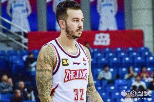 撐起進攻！約克半場9中7&三分7中5砍下20分2助 首節(jié)獨攬16分！