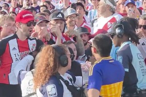 差一點?。∝峒o聞頭球中橫梁，海港險些夢幻開局