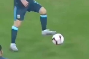 拉不倒的潘帕斯陀螺！梅西連扛數(shù)人閃轉(zhuǎn)騰挪秀逆天護球??