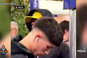 亞馬爾度假歸來在機(jī)場(chǎng)被認(rèn)出，球迷對(duì)他喊道：登貝萊金球獎(jiǎng)??