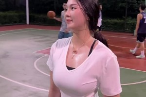 肘子姐不僅手感火熱，身材也相當火熱