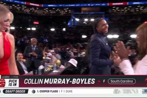 都不想出國(guó)！波伊爾斯被猛龍選中，性感女友也是一臉難色