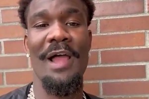 現(xiàn)在擁有中國隊(duì)友了！開拓者中鋒艾頓去年曾祝中國球迷國慶快樂