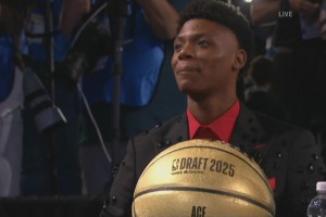 選秀大會(huì)開(kāi)始在即！弗拉格領(lǐng)銜一眾球員現(xiàn)場(chǎng)等待