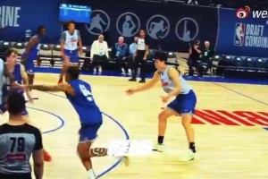 楊瀚森試訓(xùn)時的妙傳應(yīng)該驚艷了開拓者，誰不想要下個約基奇呢？