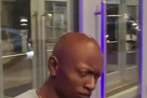 玩得就是尬！老美網(wǎng)紅bro追星神似??雷-阿倫和莫蘭特路人