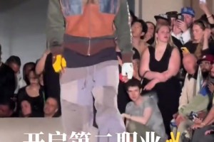 巴洛特利當(dāng)模特?。?？這轉(zhuǎn)型轉(zhuǎn)的有點(diǎn)夸張，沒球踢了嘛??