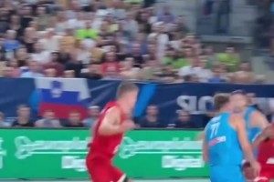 楊毅：看約基奇比賽總給人一種感覺，在他眼里別人都像傻子??