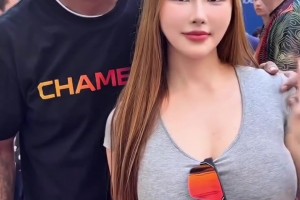 嚯，這豐滿身材！??健美女神李彧秀曬與馬布里、方力申合影