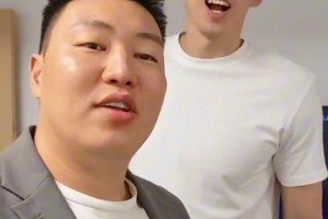 李根打趣周琦：你應該在球場上，而不是在演播室里??