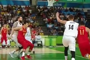 一點都不虛的！里約奧運會易建聯(lián)一步過掉約基奇飛身暴扣