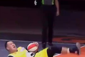 林書豪此前參加中國綜藝節(jié)目暴怒：你們打球都是靠演的嗎？