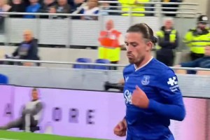 疑似內(nèi)涵被瓜帥棄用！格拉利什被破防的曼城球迷噴到刪帖