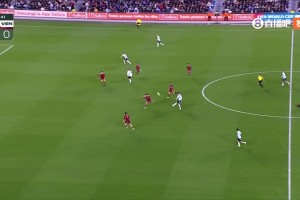 梅西挑射破門！帕雷德斯外腳背挑傳小蜘蛛，小蜘蛛禁區(qū)內(nèi)無私助攻