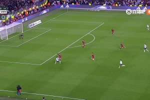 不默契啊！馬斯坦托諾和梅西位置跑重了，小伙子還是太年輕??