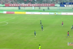 藝高人膽大！淮安隊(duì)球員選擇半場(chǎng)吊門，還好泰州隊(duì)門將注意力集中