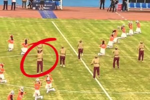 蘇超搞笑名場面！開場秀后空翻“劃水”，搖旗只剩旗桿??