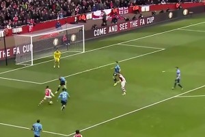 最粗的大腿！巔峰桑切斯有多強(qiáng)？一己之力帶隊(duì)前進(jìn)的前鋒！