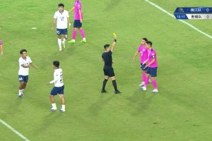 傳的漂亮頂?shù)木?！宿遷隊(duì)張文回頭望月助球隊(duì)先拔頭籌！
