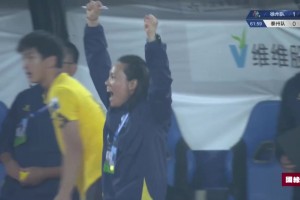 面對出擊的門將！徐州隊錯失良機！徐州球迷恨不得把球吹進去