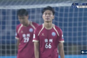 徐州隊還了一個冷箭，球偏出球門