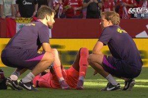 疑似出現(xiàn)受傷情況！賽后拉什福德痛苦坐地上！