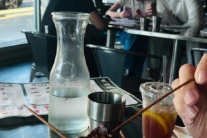 愛情的力量！球迷此前在餐廳拍到楊瀚森與女友約會，兩人相當甜蜜！