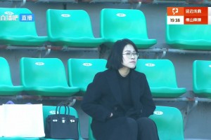 真愛！慘敗延邊，佛山唯一遠征球迷姐姐一直在寒風中陪球隊到最后