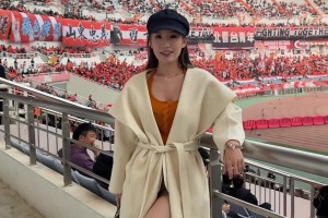 阿姨好啊??！泰山美女球迷雷姨風(fēng)姿綽約，今天我們都是泰山球迷