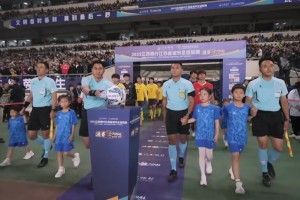 熠熠生輝！“蘇超”冠軍金杯率先亮相南京奧體迎接決戰(zhàn)時刻??
