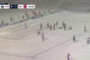 零下二度！渥太華競技在大雪地里踢出了一記匪夷所思倒鉤射門！