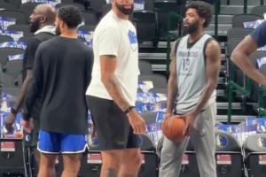 達(dá)拉斯的伙食這么好嗎？怎么濃眉胖成這個(gè)樣子了？??