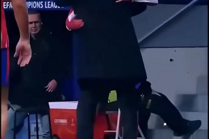 足球熱血但不乏溫情，熱血為核、溫情為脈