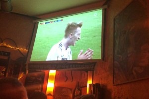 集合！名場面：18年世界杯德國對瑞典最后4分鐘德國酒吧實況！